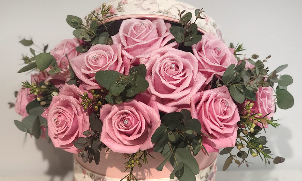 Pink roses presented in a hat box