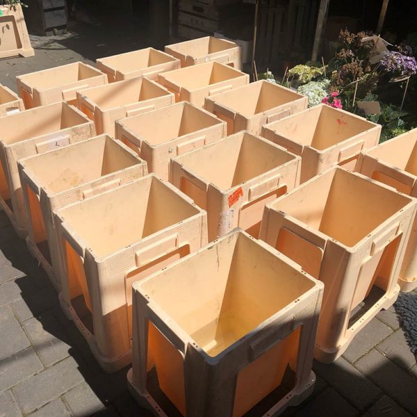 Cleaning flower buckets