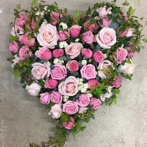 Mixed Pink Rose Heart